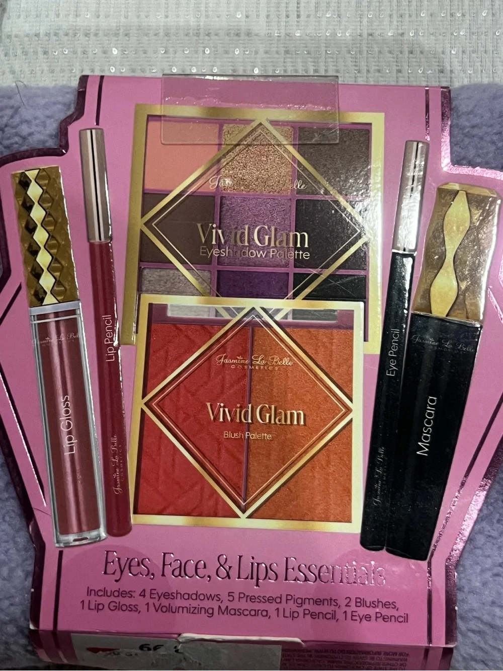 Vivid Glam Eyes Face & Lips Essentials Makeup Gift Set with Lavender Sherpa Bag